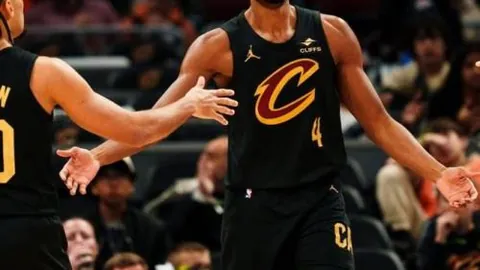 “南美射手对5.5万镑周薪不满，向利物浦提出最后加薪要求，否则夏窗将离队”